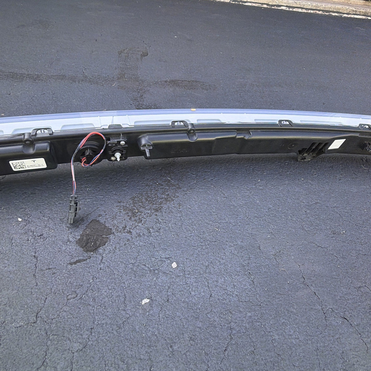 2024-2026 TESLA CYBERTRUCK FRONT CENTER DRL LIGHT LAMP BAR LED OEM 1806407-00-F