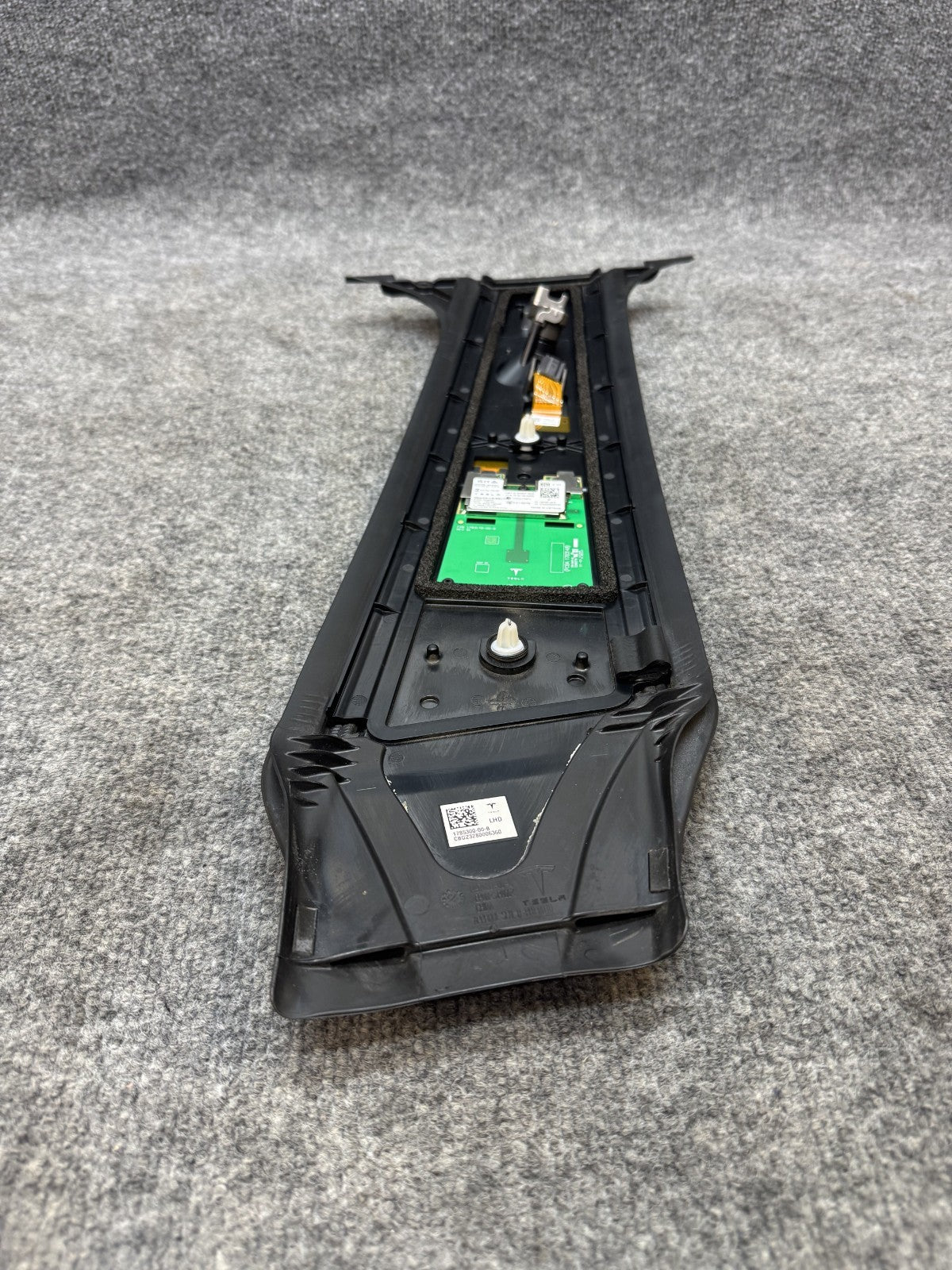 2020 - 2024 TESLA MODEL Y RIGHT SIDE B-PILLAR GLASS TRIM CAMERA OEM 1785300-00-B