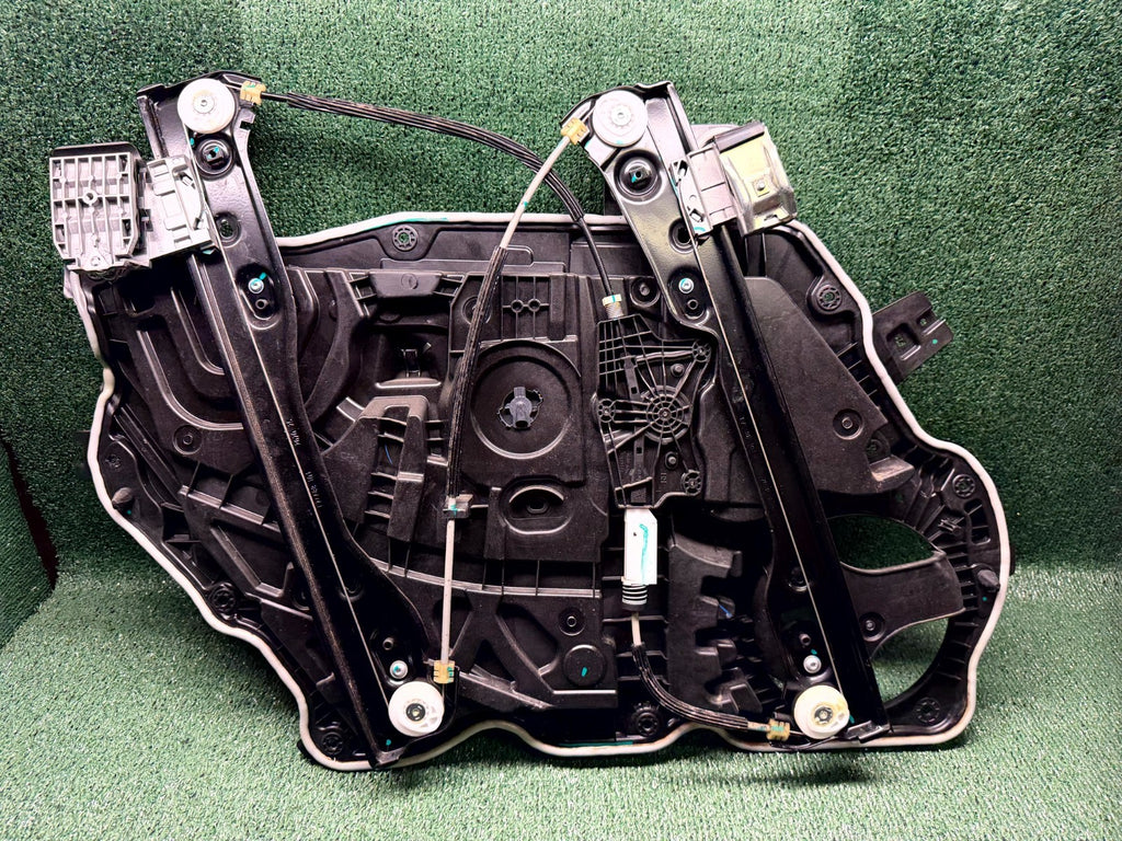 ♦️2020 - 2024 TESLA MODEL Y FRONT RIGHT WINDOW REGULATOR MOTOR OEM, 1495509-98-B