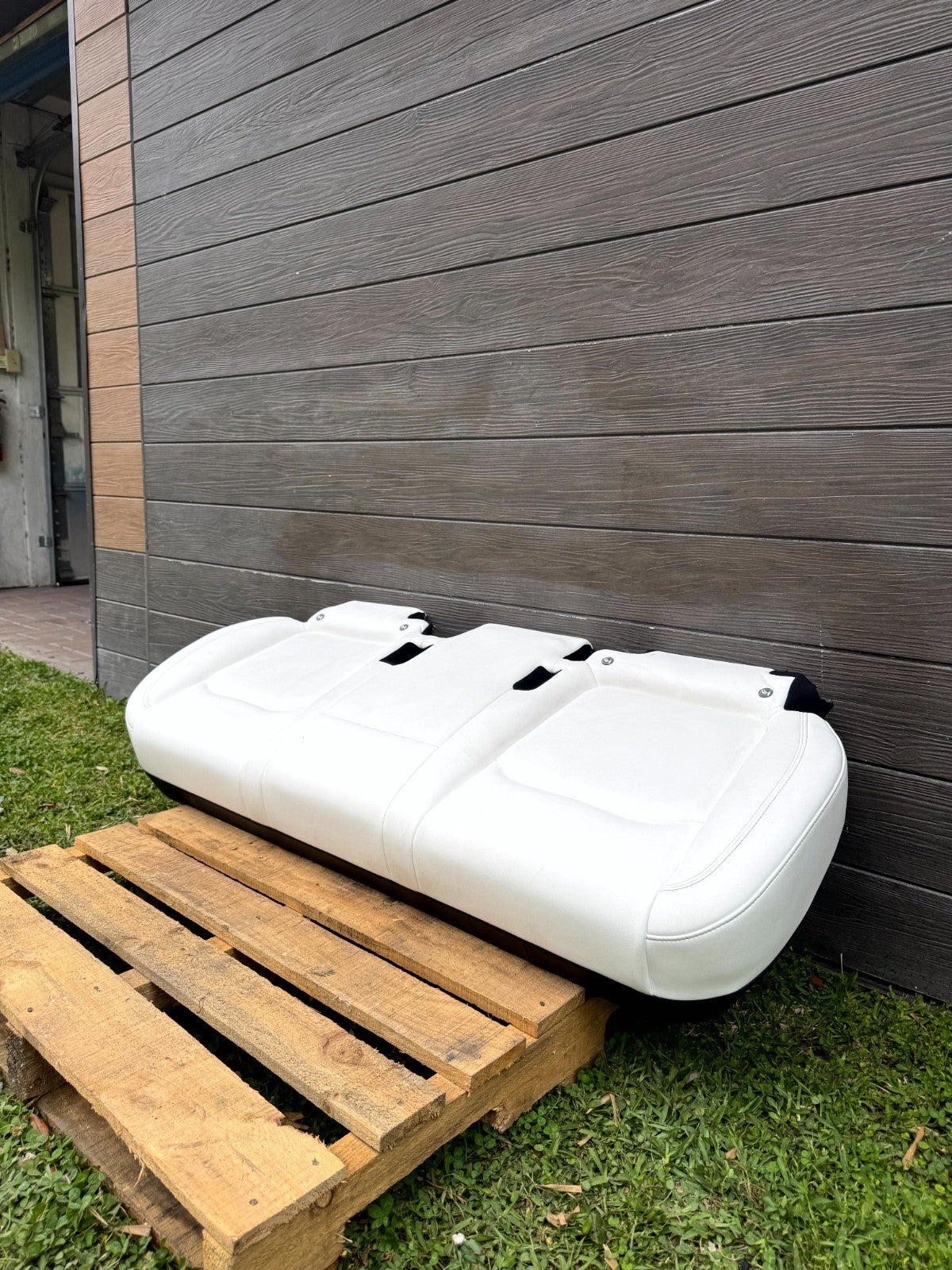 2020-2024 TESLA MODEL Y REAR SECOND 2ND ROW LOWER SEAT CUSHION OEM, 1552127-02-A