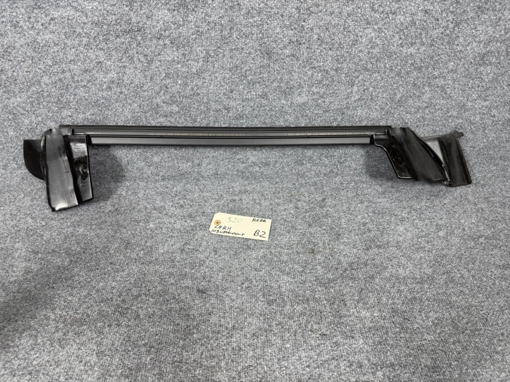 ♦️2017-2023 TESLA MODEL 3 REAR RIGHT SIDE DOOR WINDOW WEATHERSTRIP OEM, 10905040