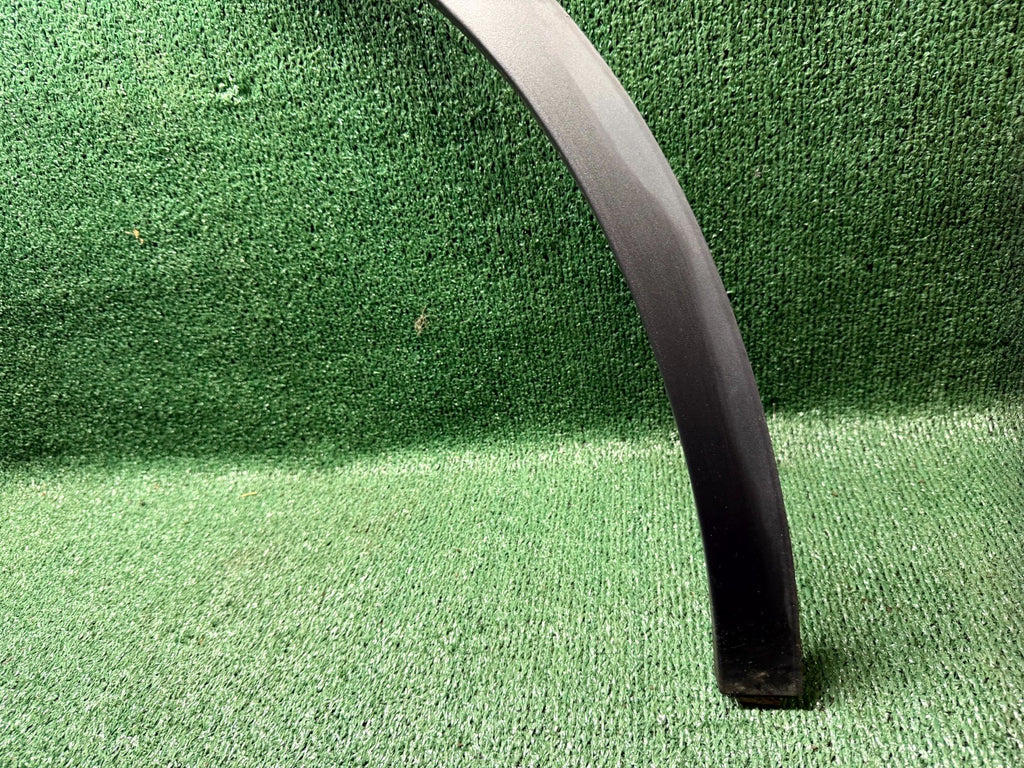 ♦️2020 - 2024 TESLA MODEL Y FRONT LEFT SIDE WHEEL FLARE GARNISH OEM 1494161-00-B