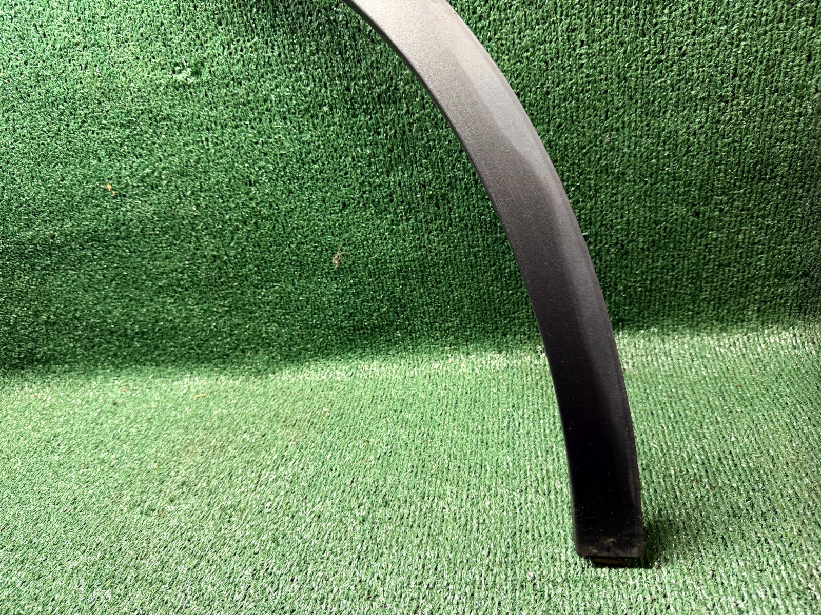 ♦️2020 - 2024 TESLA MODEL Y FRONT LEFT SIDE WHEEL FLARE GARNISH OEM 1494161-00-B