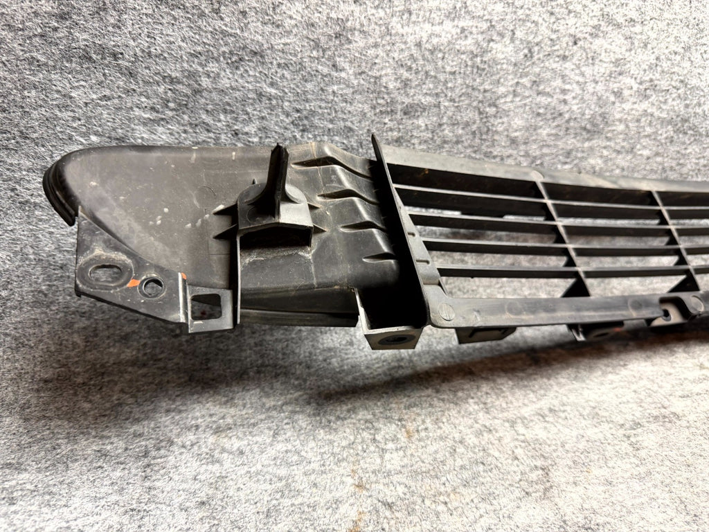 ♦️2017–2023 TESLA MODEL 3 FRONT BUMPER LOWER CENTER GRILLE OEM, 1085927-00-C