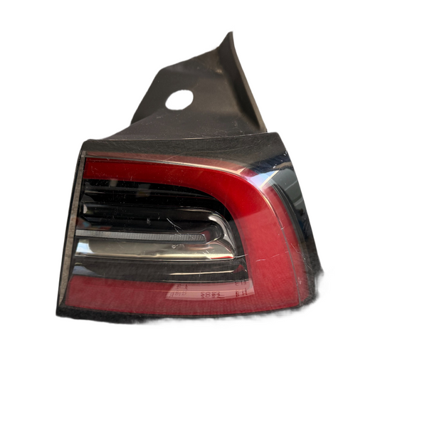 17-23 Tesla Model 3 Y LED Outer Rear Tail light Lamp Right 1502087-00-D 4 Pin