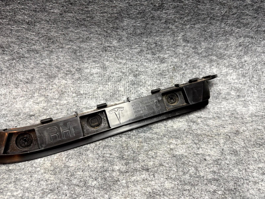 ♦️17-23 TESLA MODEL 3 RIGHT PASSENGER SIDE BUMPER WING BRACKET OEM, 1083991-00
