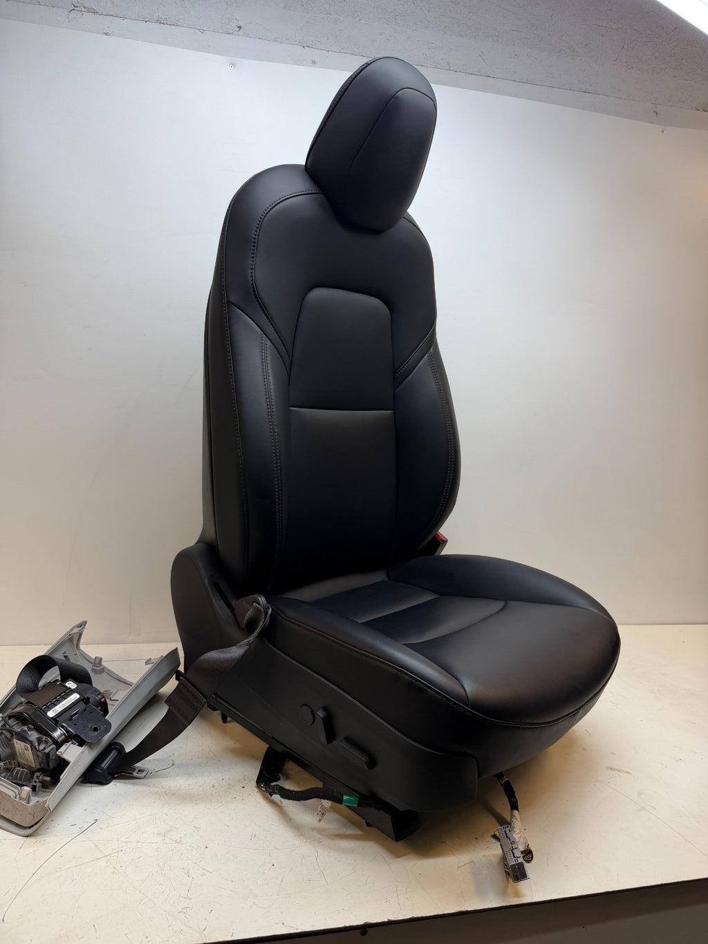 2017-2023 Tesla Model 3 Front Right Passenger Seat Black 1456943-00-A