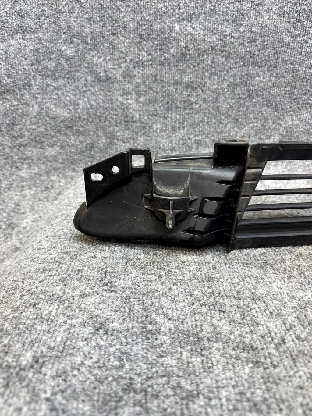 2017 - 2023 TESLA MODEL 3 FRONT LOWER BUMPER RADIATOR GRILLE OEM, 1085927-00-C
