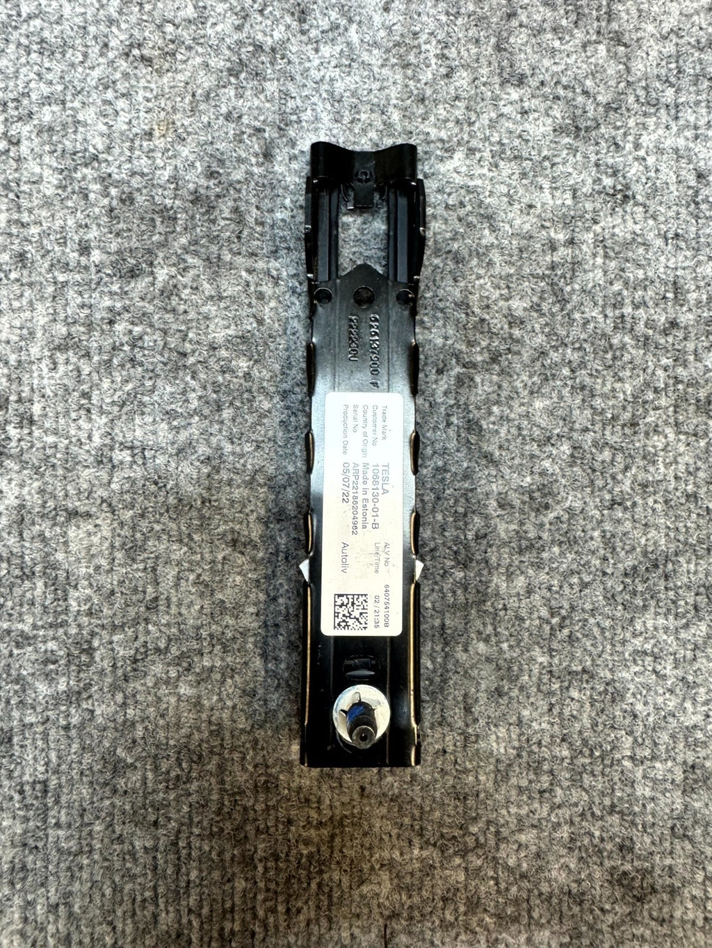 17-23 TESLA MODEL 3 FRONT LEFT/RIGHT SEAT BELT HEIGHT ADJUSTER OEM, 1068130-01-B
