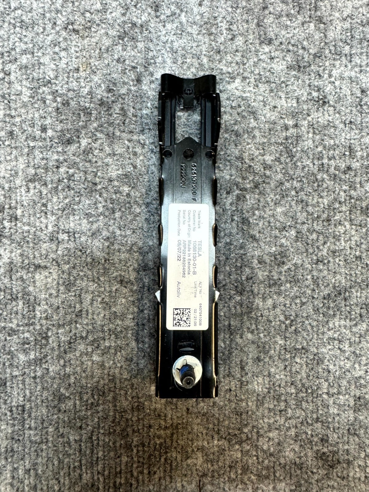 17-23 TESLA MODEL 3 FRONT LEFT/RIGHT SEAT BELT HEIGHT ADJUSTER OEM, 1068130-01-B