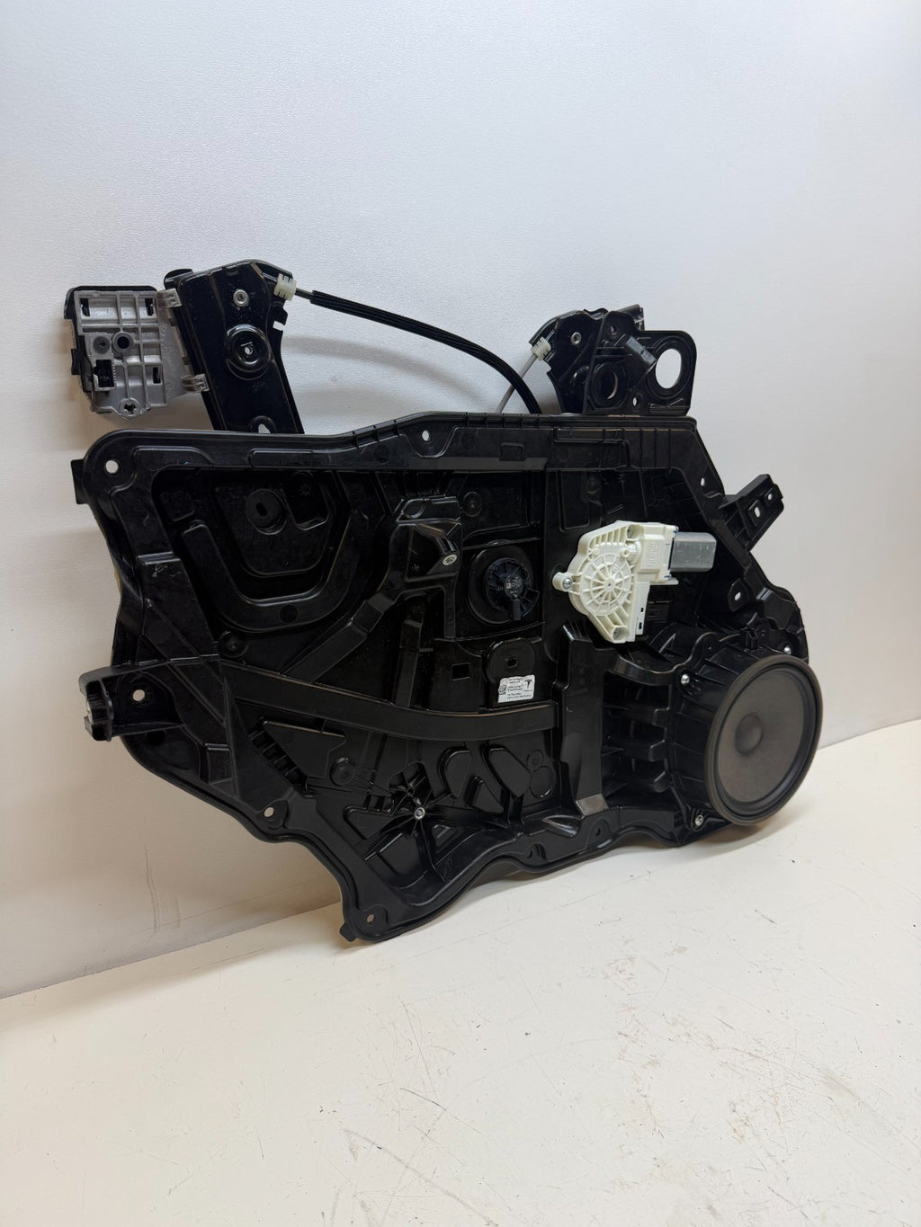 2020-2024 Tesla Model Y Front Left Window Regulator Motor Closeout 1495510-00-J