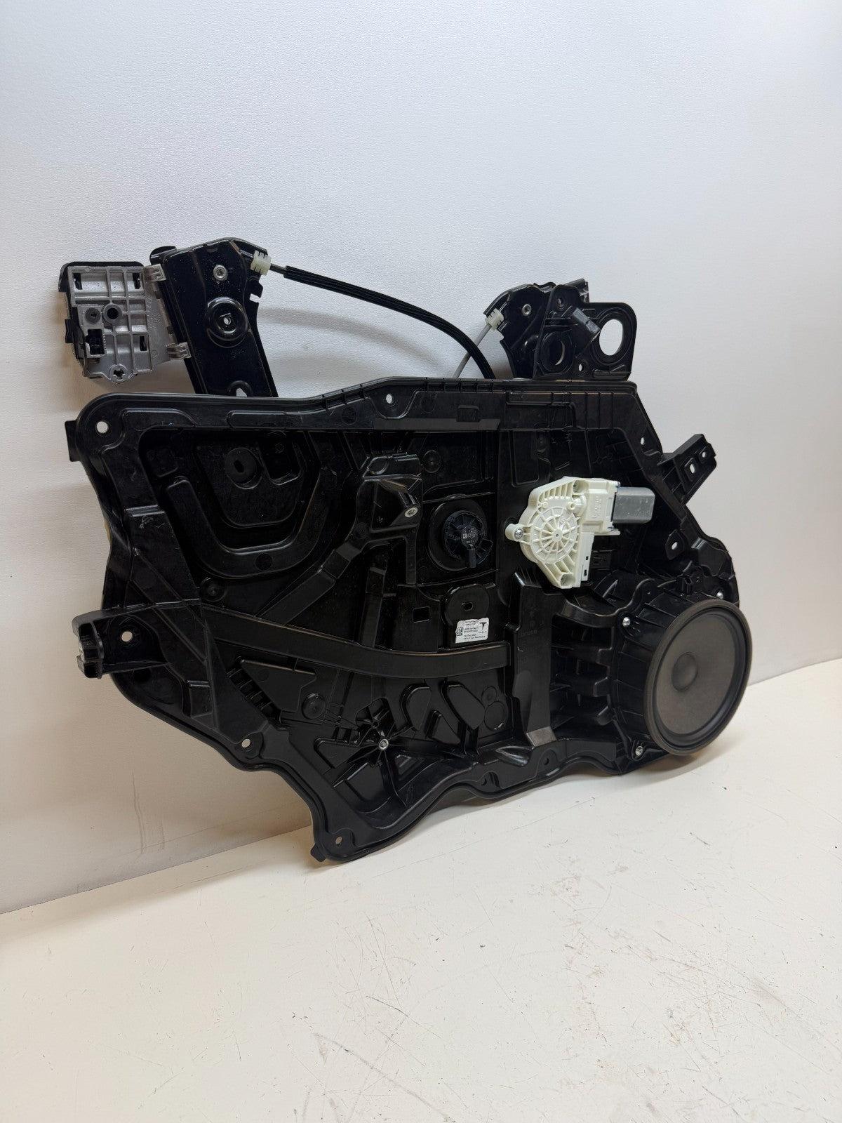 2020-2024 Tesla Model Y Front Left Window Regulator Motor Closeout 1495510-00-J
