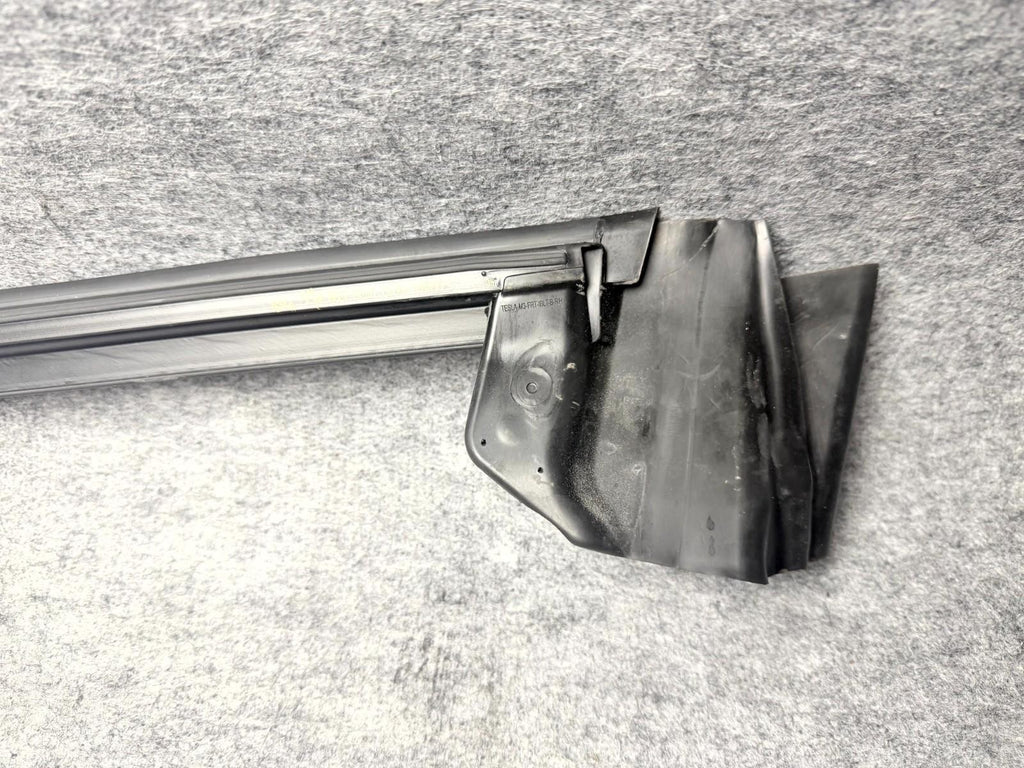 ♦️17-23 TESLA MODEL 3 FRONT LH / RH DOOR WINDOW WEATHERSTRIP SEAL OEM 109049500E