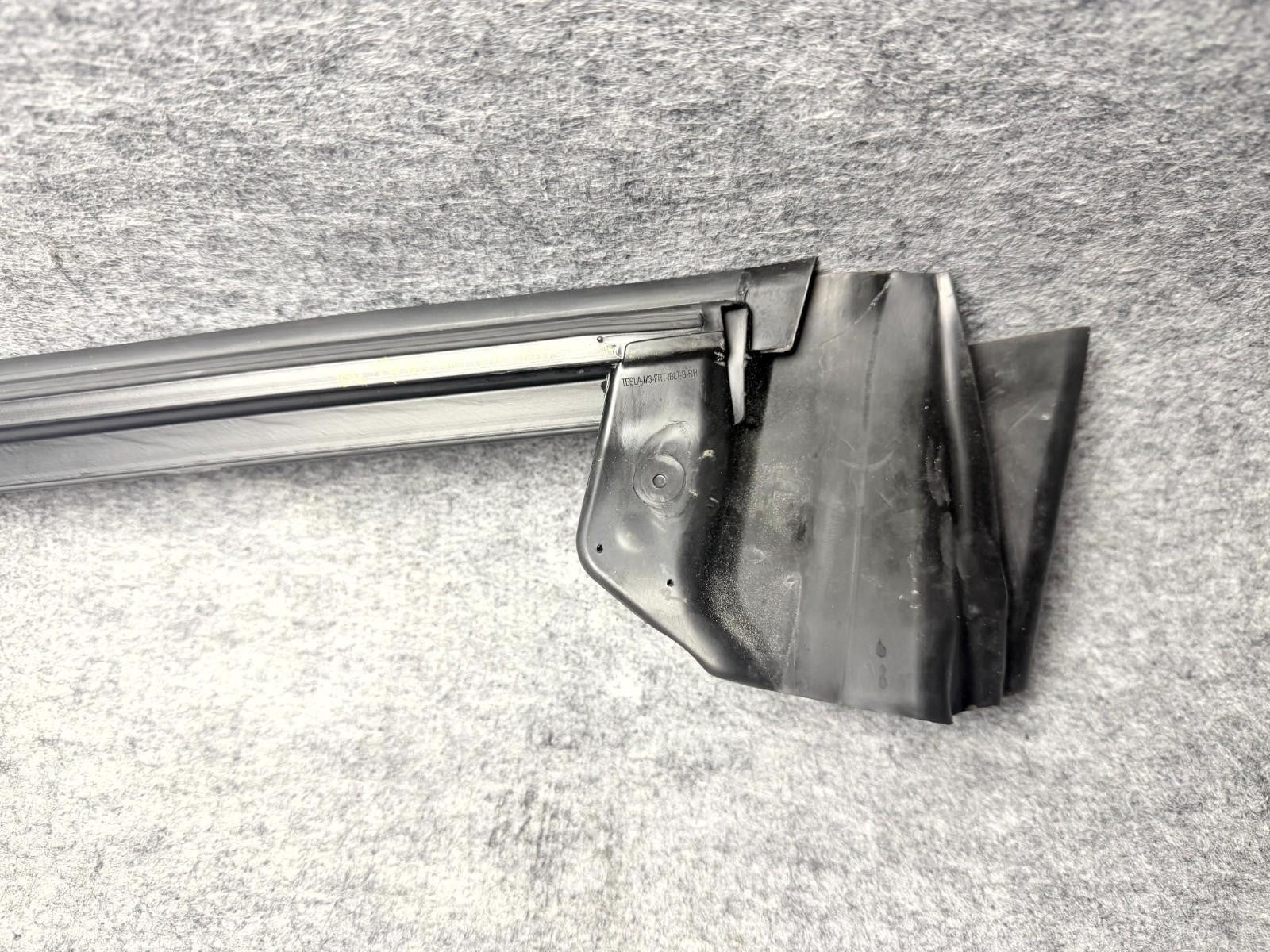♦️17-23 TESLA MODEL 3 FRONT LH / RH DOOR WINDOW WEATHERSTRIP SEAL OEM 109049500E