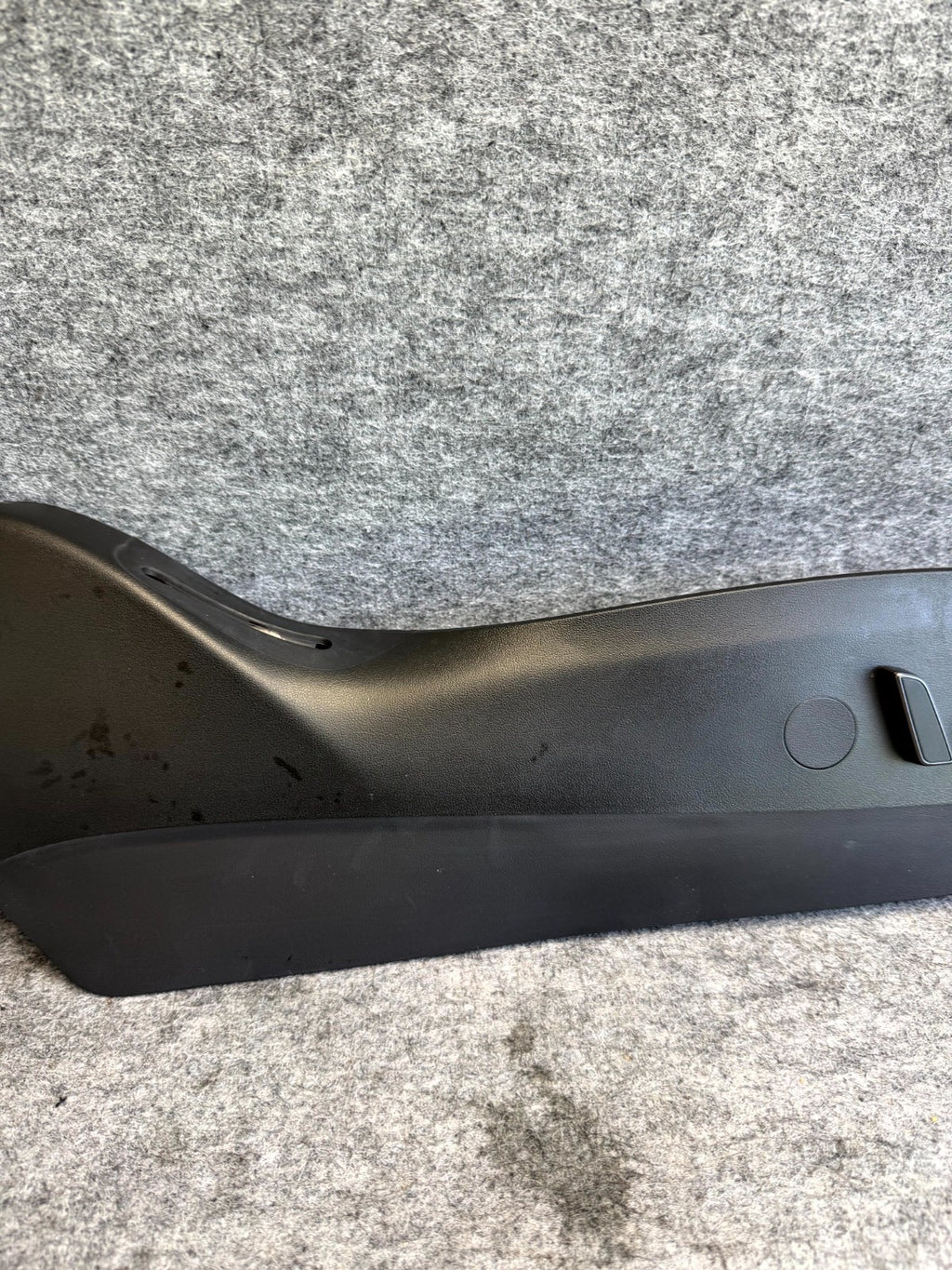 ♦️17–23 TESLA MODEL 3 FRONT RIGHT SEAT SWITCH OUTER TRIM COVER OEM, 1098349-00-G