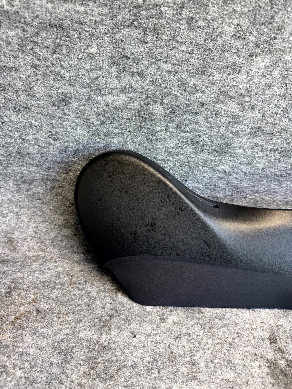 ♦️17–23 TESLA MODEL 3 FRONT RIGHT SEAT SWITCH OUTER TRIM COVER OEM, 1098349-00-G
