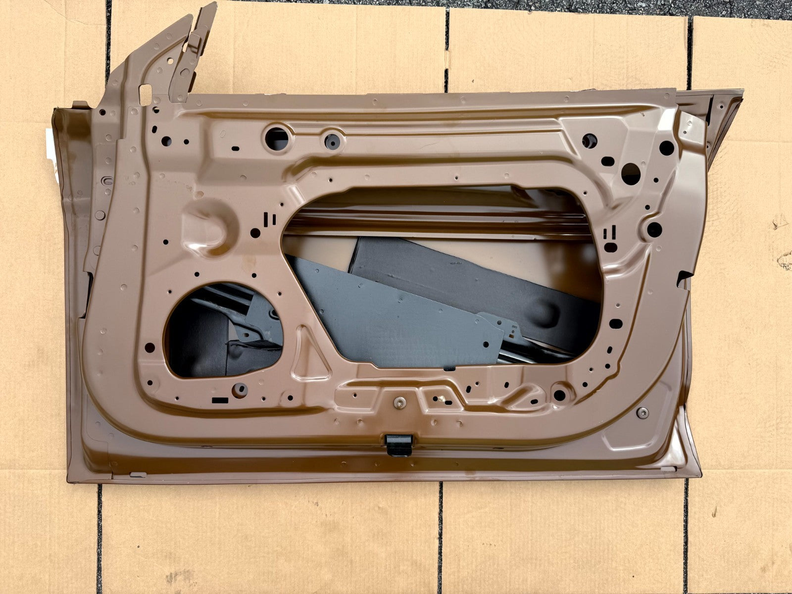2024-2025 TESLA MODEL 3 FRONT RIGHT PASSENGER SIDE DOOR SHELL OEM, 1751846-E0-A