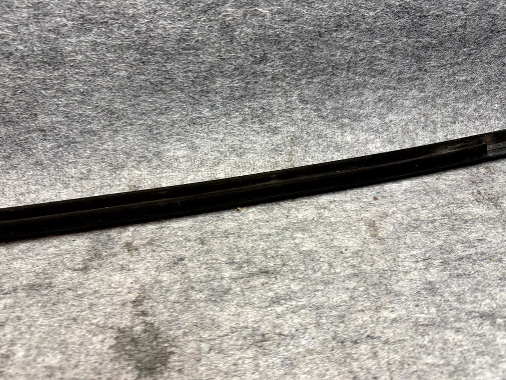 ♦️17-23 TESLA MODEL 3 REAR RIGHT DOOR WINDOW OUTER BELT MOLDING OEM, 108074600F