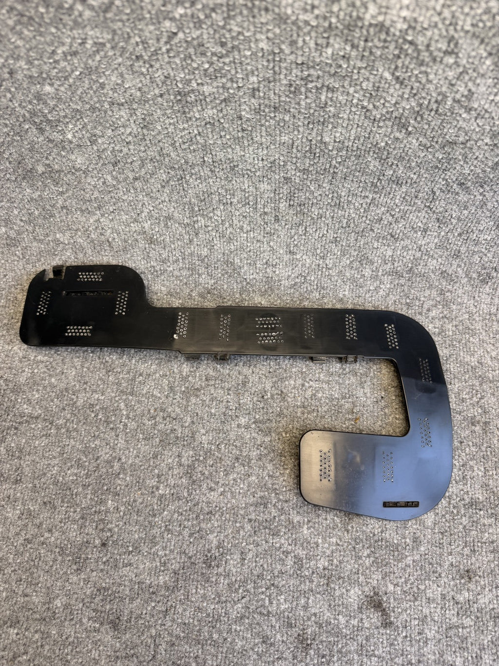 2020 - 2024 TESLA MODEL Y FRONT RIGHT BUMPER FOG LIGHT BRACKET OEM, 1493748-00-A