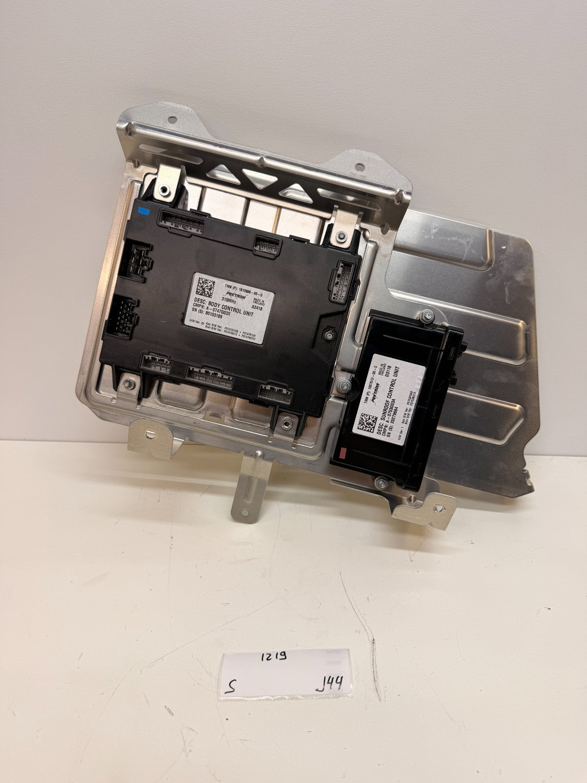 2012-2020 Tesla Model S Body Control Module W/ Bracket 1010906-00-G