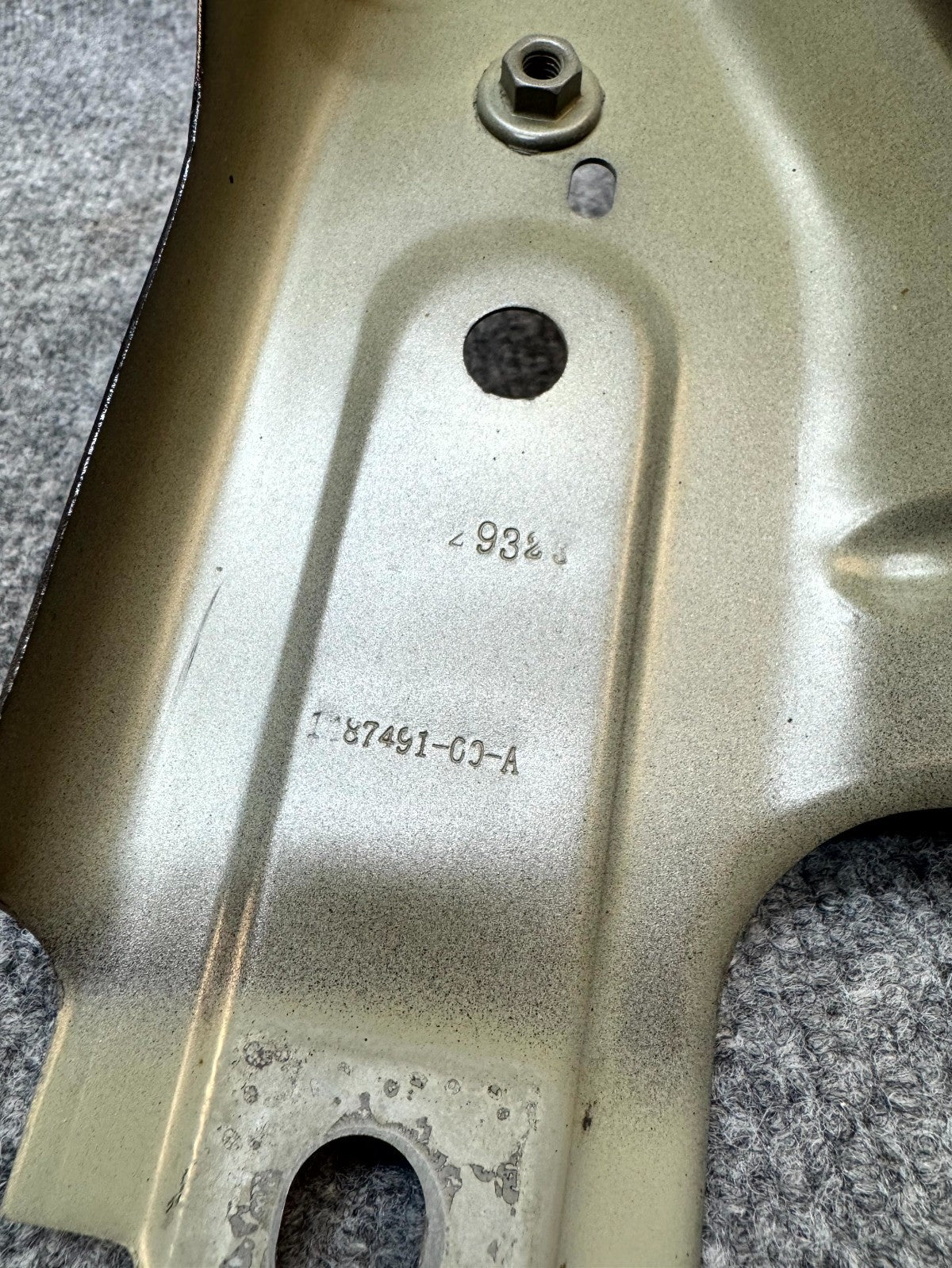 2020 - 2024 TESLA MODEL Y FRONT LEFT SIDE FENDER BRACKET OEM, 1487491-00-A