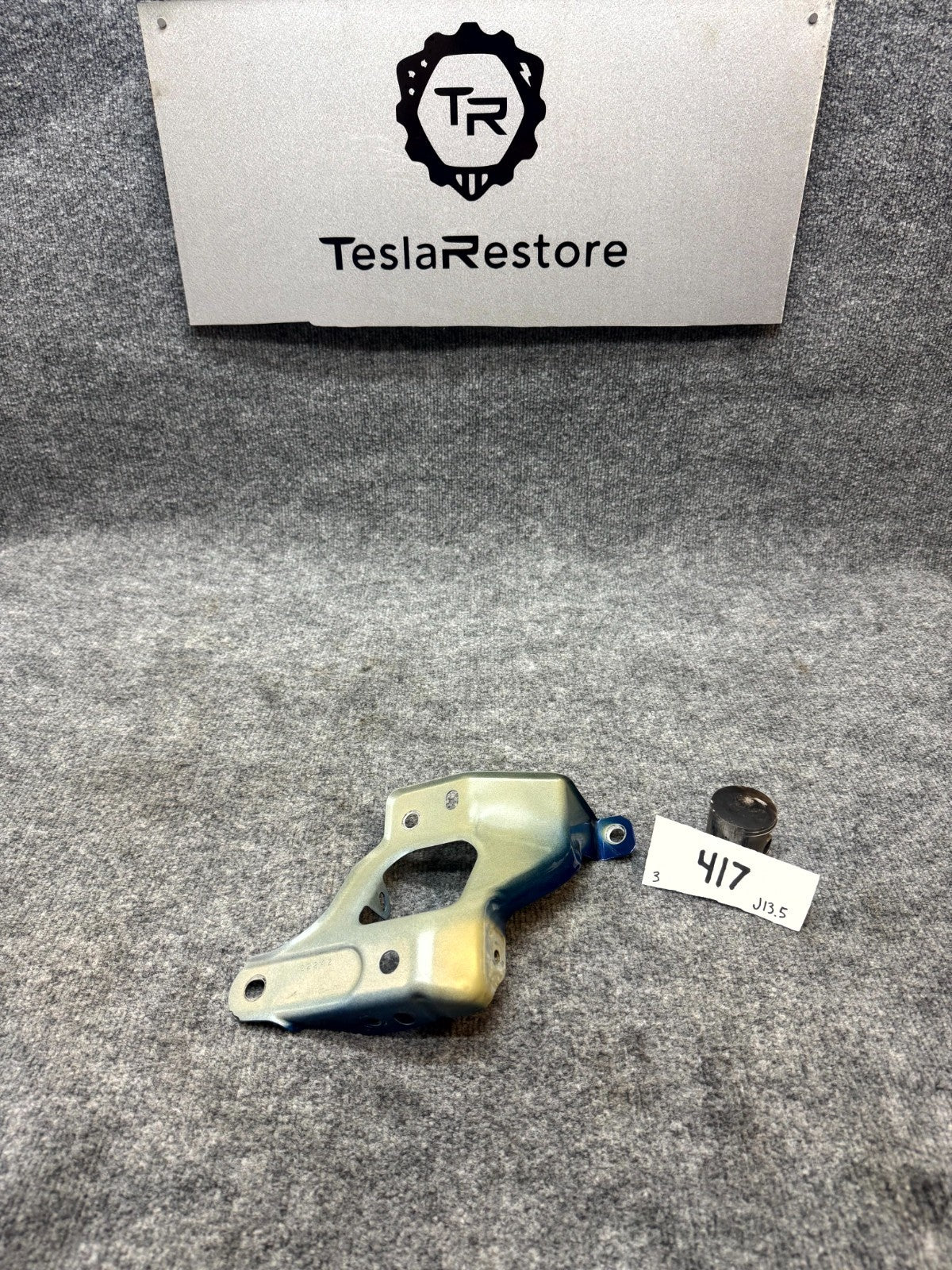 2017‑2023 TESLA MODEL 3 FRONT LEFT SIDE FENDER SUPPORT BRACKET OEM, 1086017-00-D