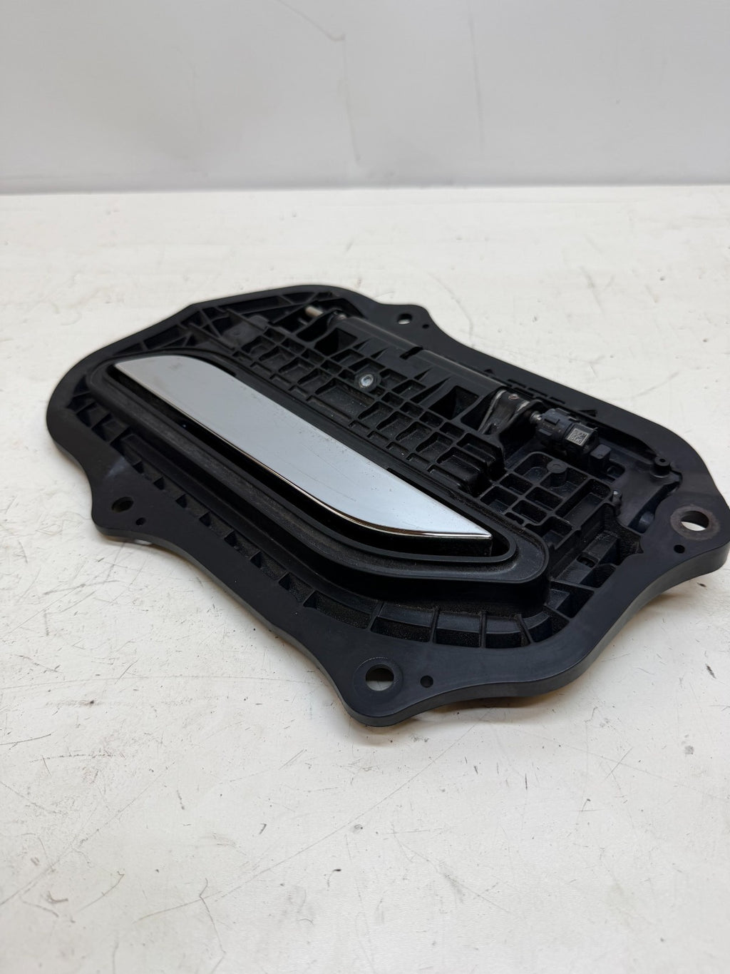 2016-2020 Tesla Model S Front Left Driver Side Exterior Door Handle
