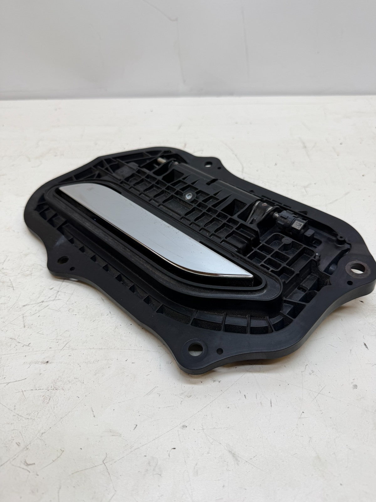 2016-2020 Tesla Model S Front Left Driver Side Exterior Door Handle