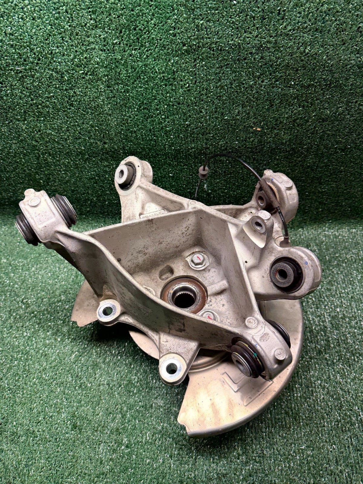 ♦️2020-2024 TESLA MODEL Y REAR RIGHT SIDE KNUCKLE SPINDLE HUB OEM, 1188416-00-F