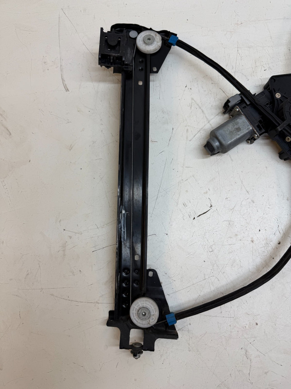 12-20 Tesla Model S Front Left Side Power Window Regulator & Motor 6006551-00-G