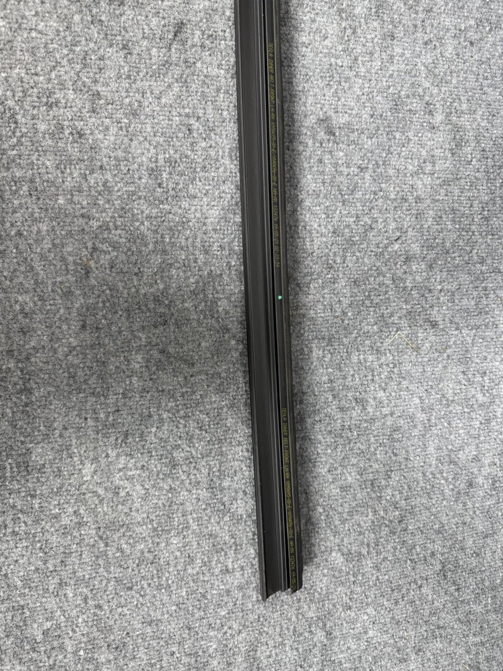 ♦️17 - 23 TESLA MODEL 3 FRONT LEFT SIDE WINDOW INNER BELT SEAL OEM, 1090495-00-E