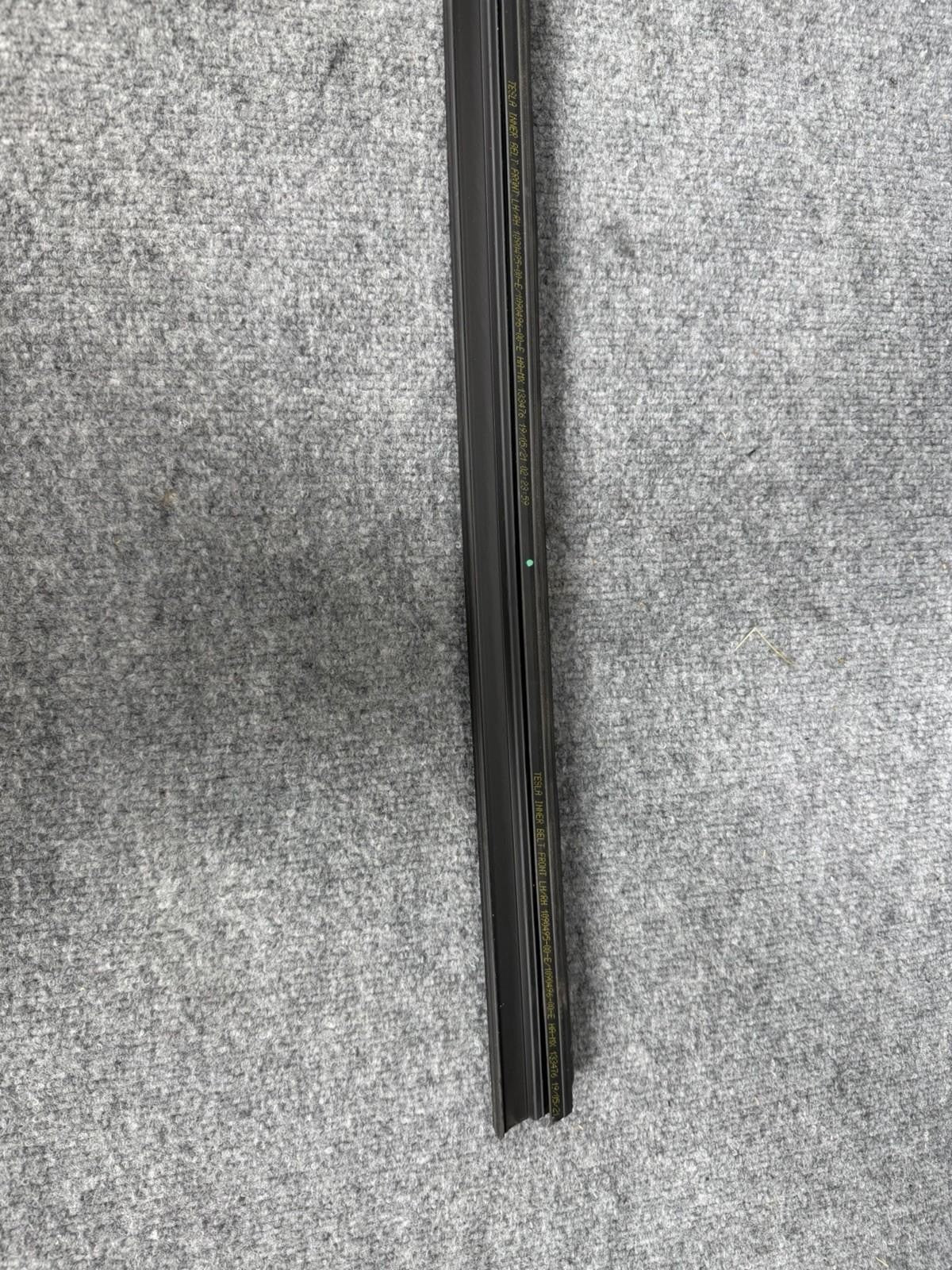 ♦️17 - 23 TESLA MODEL 3 FRONT LEFT SIDE WINDOW INNER BELT SEAL OEM, 1090495-00-E