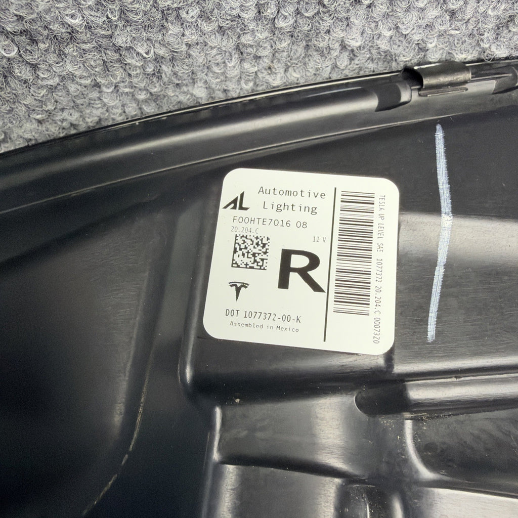 17-23 Tesla Model 3 Y Reflector LED Headlight RH Front Right 1077372-00-K OEM
