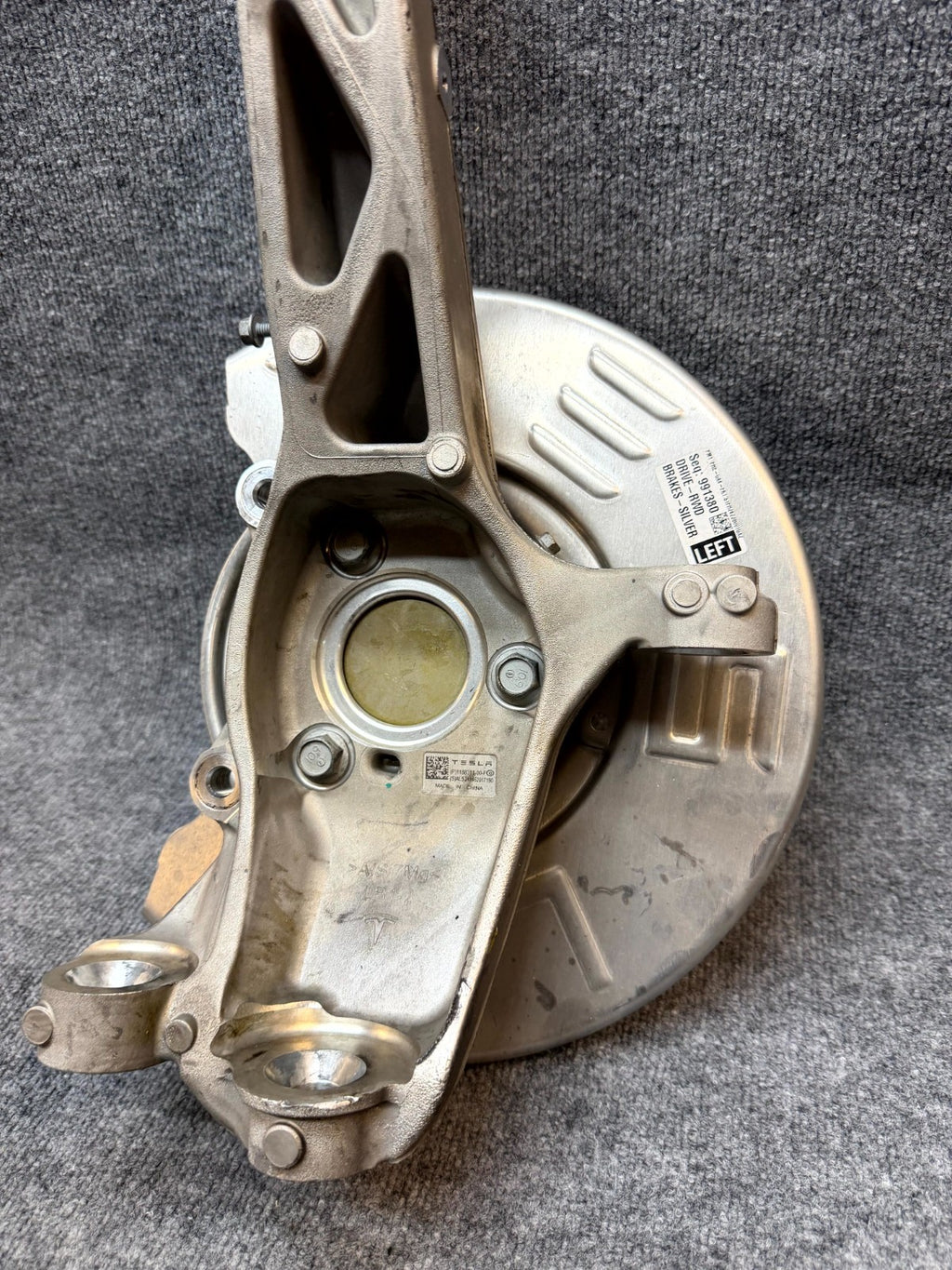 2020-2024 TESLA MODEL Y FRONT LEFT SPINDLE KNUCKLE HUB & SHIELD OEM,1188311-00-F