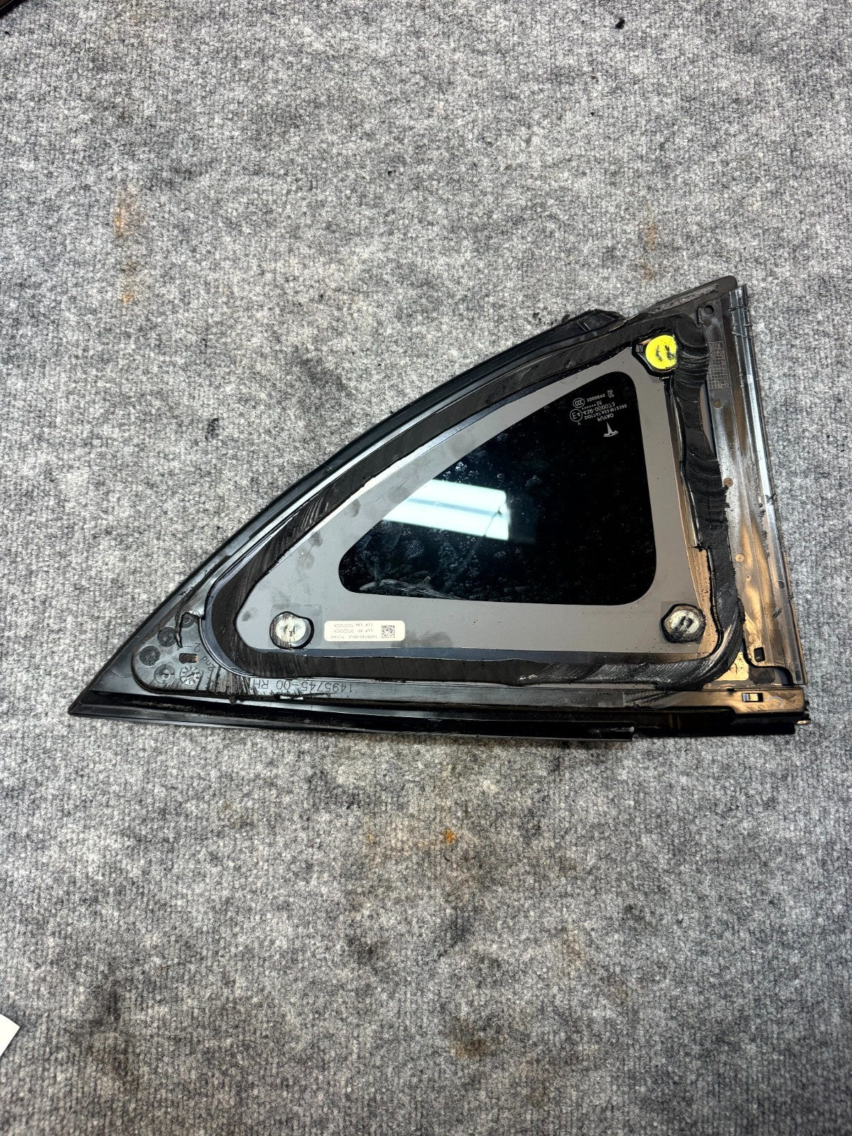 2020 - 2024 TESLA MODEL Y RIGHT REAR SIDE QUARTER WINDOW GLASS OEM, 1495741-00-J