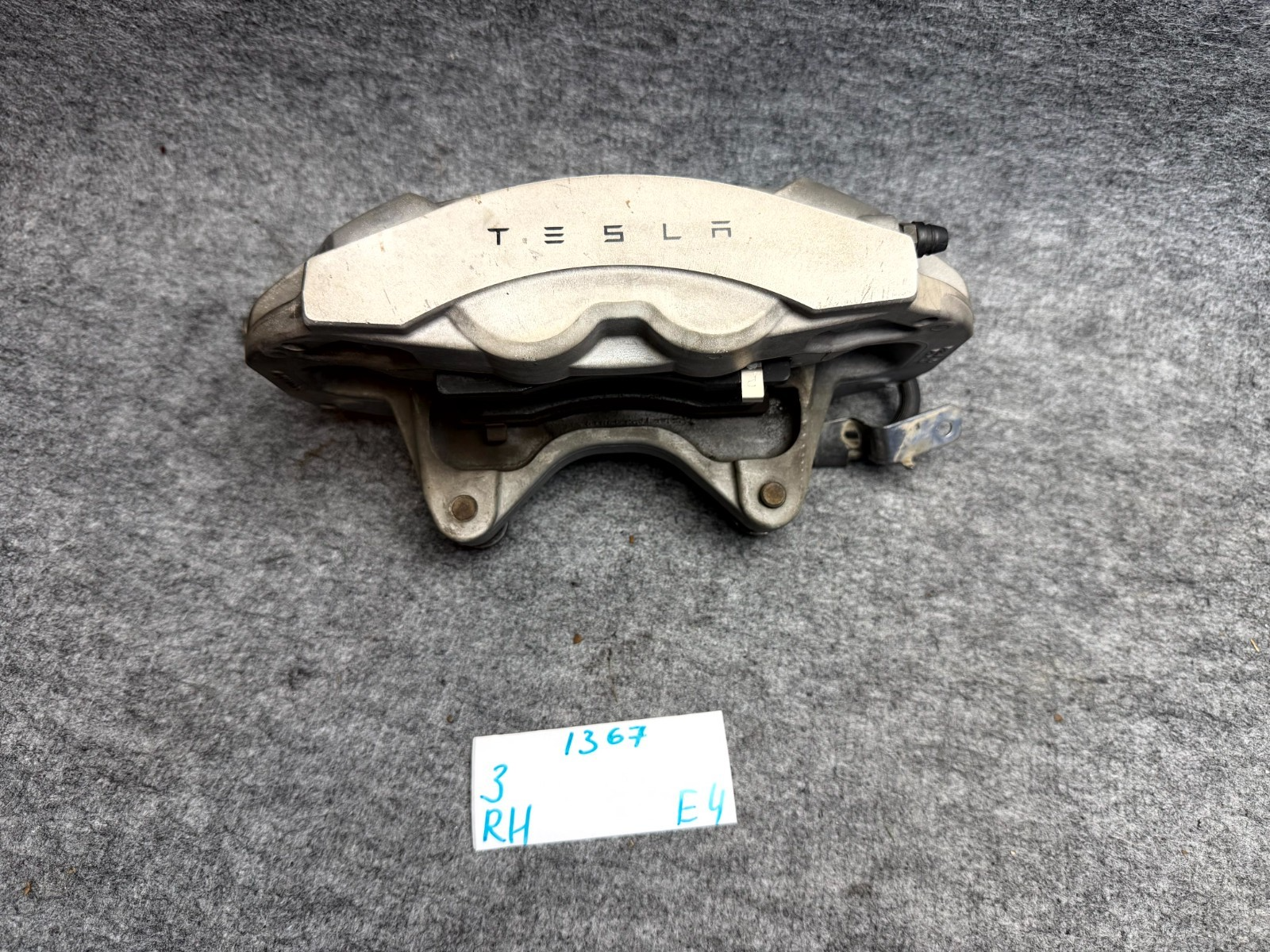 ♦️17–23 TESLA MODEL 3 FRONT RIGHT CALIPER W/ BRAKE HOSE LINE OEM, 1044622-00-E