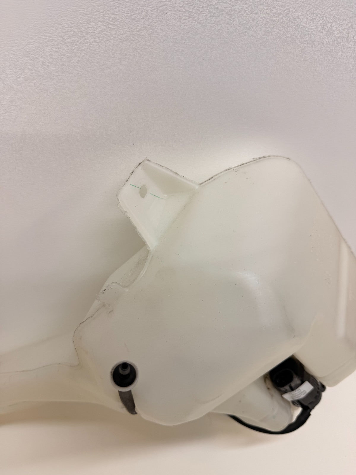 2012-2020 TESLA MODEL S WIPER WASHER RESERVOIR TANK BOTTLE 1005400-00-D