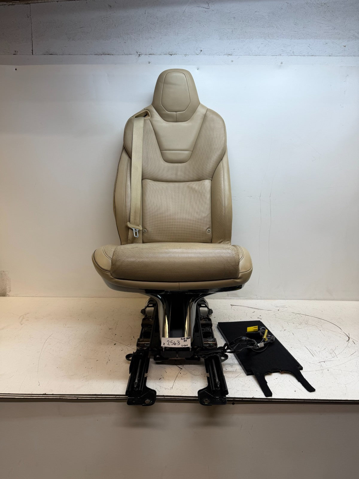 2016-20 Tesla Model X Rear Right 2nd Row Leather Complete Seat OEM 1059717-00-B