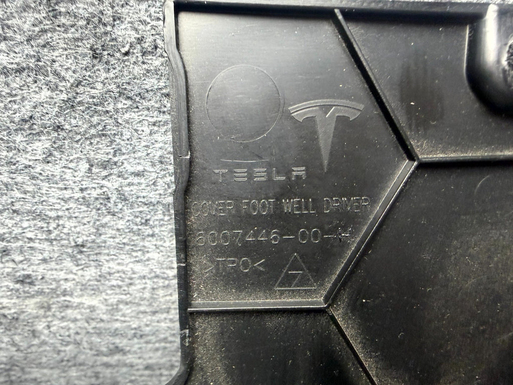 ♦️12-20 TESLA MODEL S FRONT LEFT FOOT WELL AIR DUCT TRIM COVER OEM, 6007446-00-H