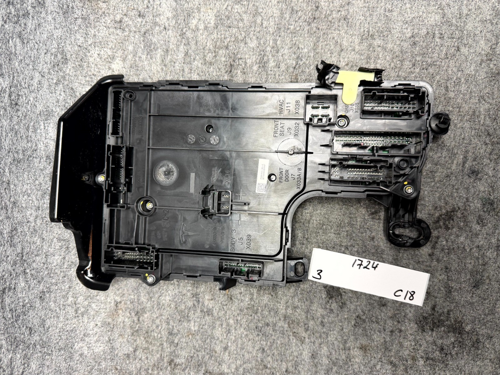 ♦️17-23 TESLA MODEL 3 LEFT LOW VOLTAGE CONTROLLER UNIT MODULE OEM, 1497850-00-D