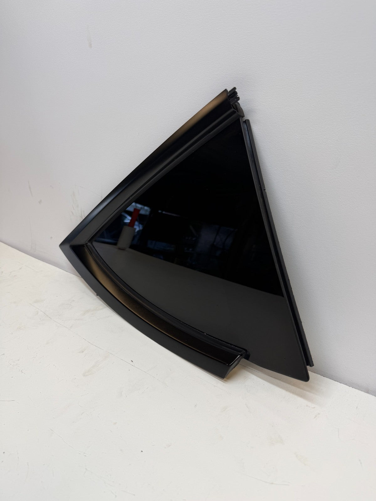 2020-24 TESLA MODEL Y REAR RIGHT PASSENGER SIDE QUARTER WINDOW GLASS 1495745-00