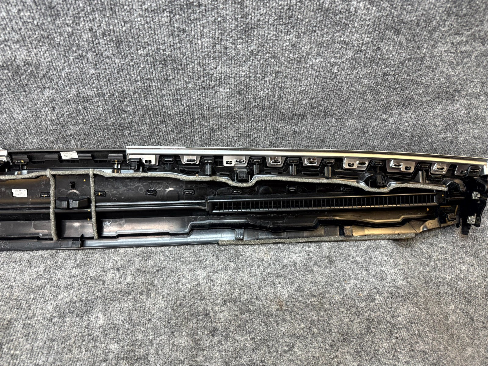 2020 - 2024 TESLA MODEL Y LEFT INSTRUMENT PANEL DECOR ASSEMBLY OEM, 1877662-00-A