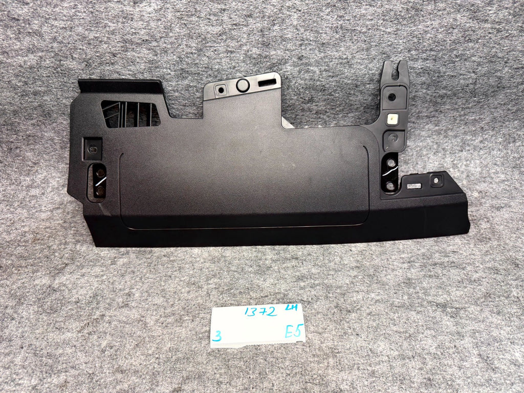 ♦️2017–2023 TESLA MODEL 3 FRONT LEFT SIDE LOWER DASH KNEE TRIM OEM, 1077825-00-D