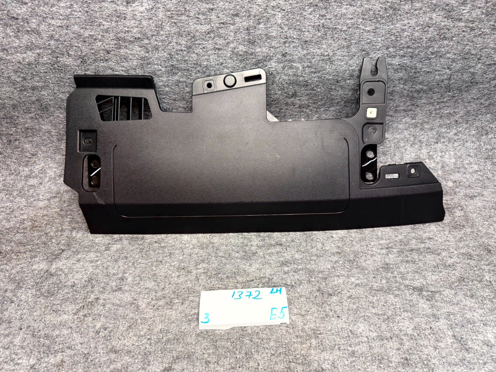 ♦️2017–2023 TESLA MODEL 3 FRONT LEFT SIDE LOWER DASH KNEE TRIM OEM, 1077825-00-D