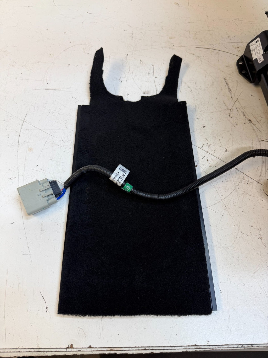 2016-2020 Tesla Model X Rear 2nd Row Middle Seat Assembly Complete 1059717-00-B