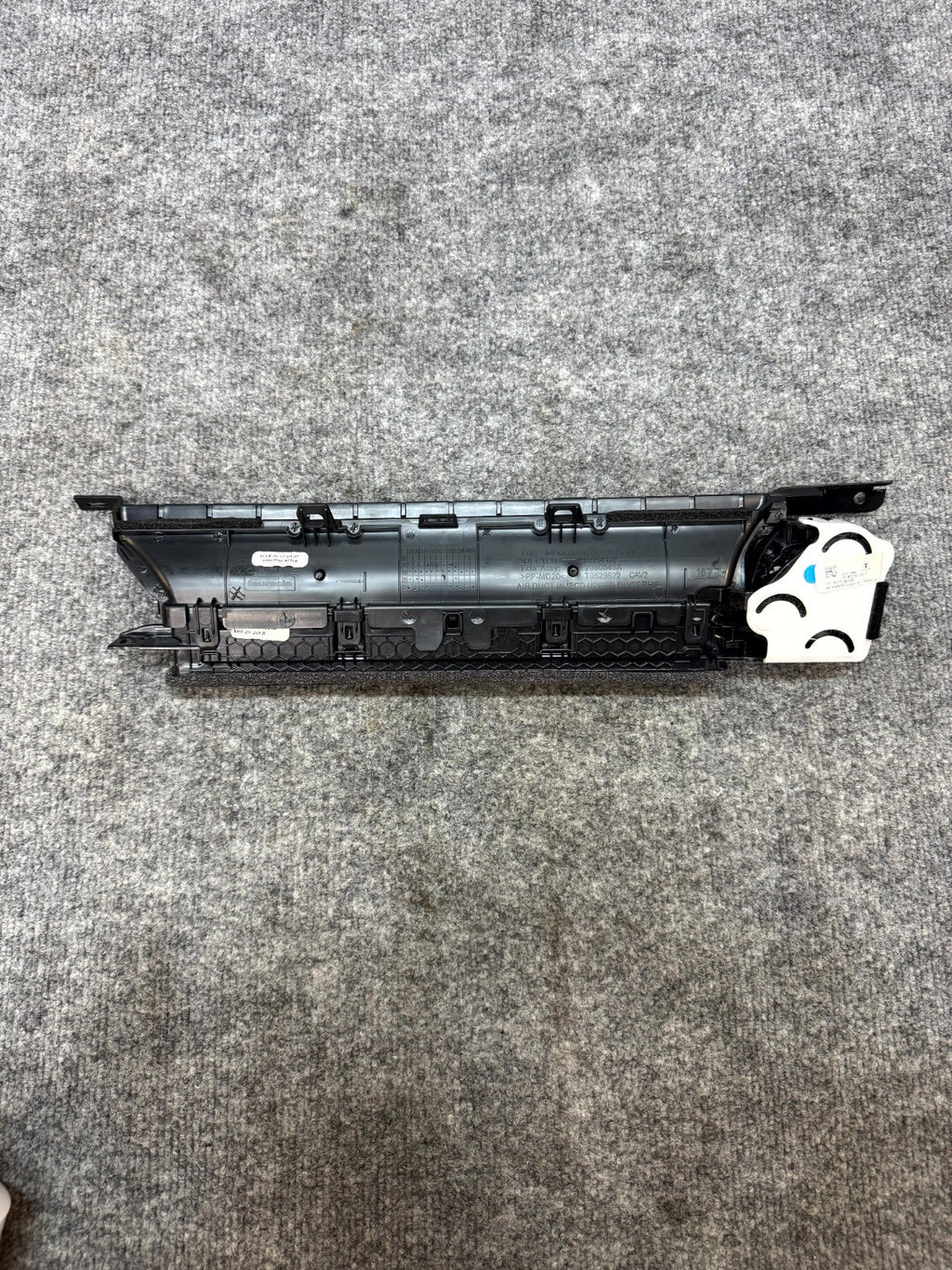 2017–2023 TESLA MODEL 3 FRONT RIGHT AIR VENT GRILLE COVER TRIM OEM, 1083325-00-G