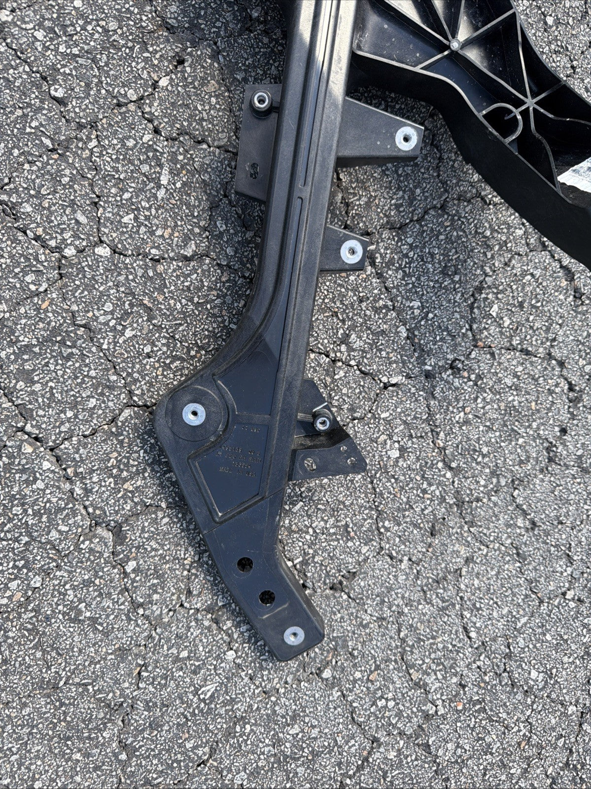 2020-2024 TESLA MODEL Y RADIATOR SUPPORT OEM 1516277-00-D