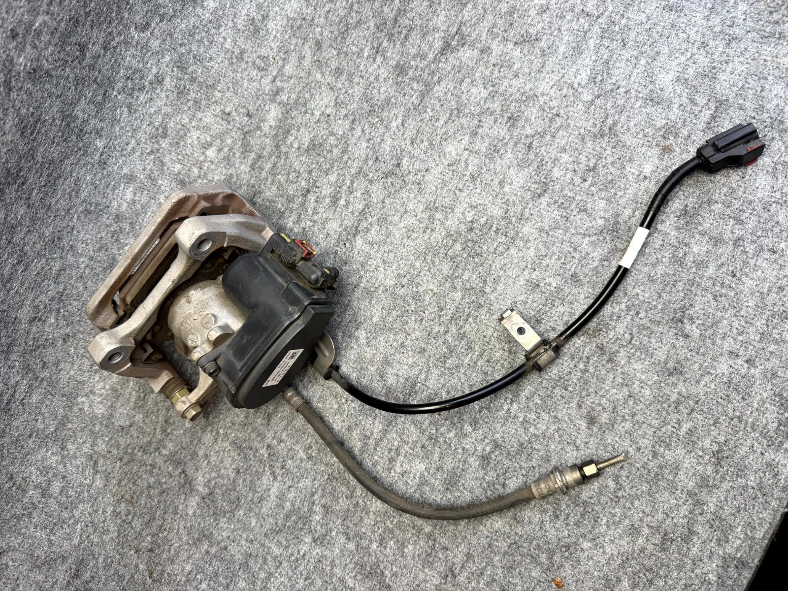 ♦️2017 - 2023 TESLA MODEL 3 REAR RIGHT SIDE BRAKE CALLIPER OEM, 1044624-00-H