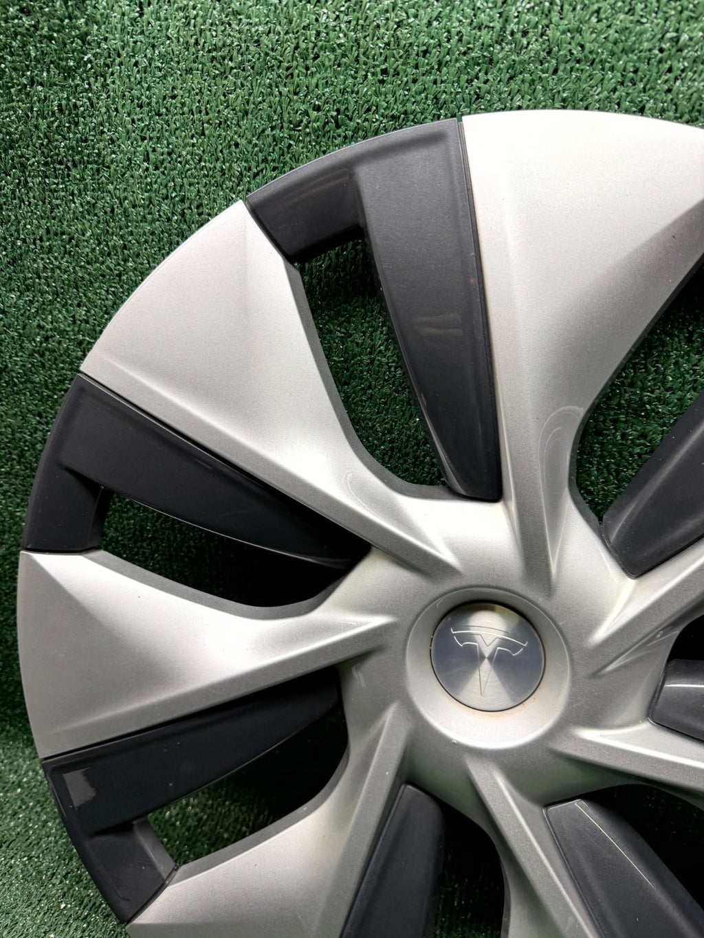 ♦️20-24 TESLA MODEL Y 19" GEMINI WHEEL RIM HUBCAP COVER OEM, 1044235-00-B