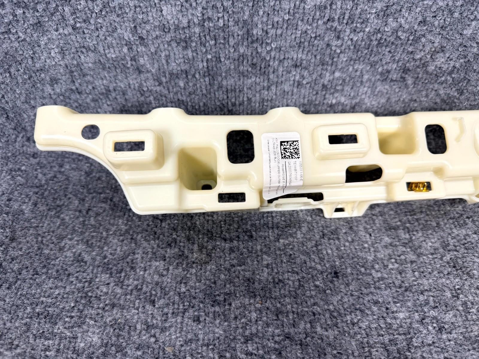 2016-2020 Tesla Model X Right Falcon Door Outer Molding Trim OEM, 1055011-06-E